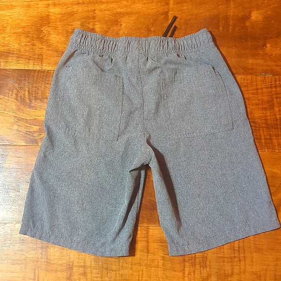 🖐🏽 Grey shorts - Picture 2 of 5